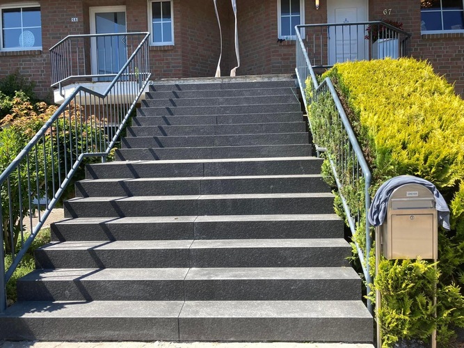 Treppe Basaltsteine