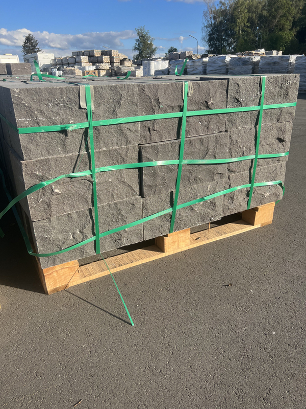 Mauersteine mit gesägten Kanten Basalt Lava