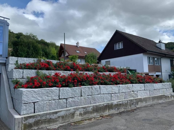 Natursteinmauer Garten