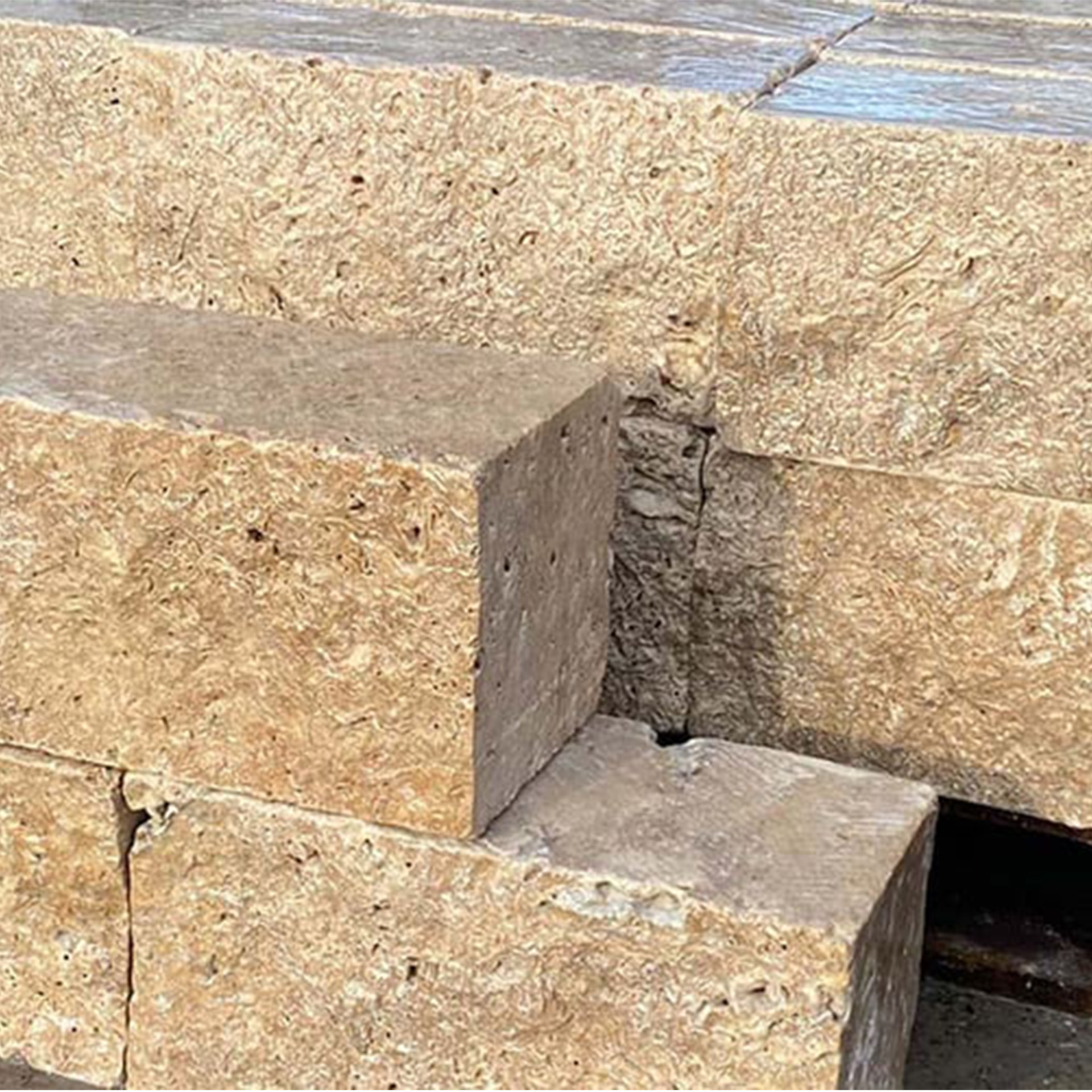 Mauersteine Weiß Travertin