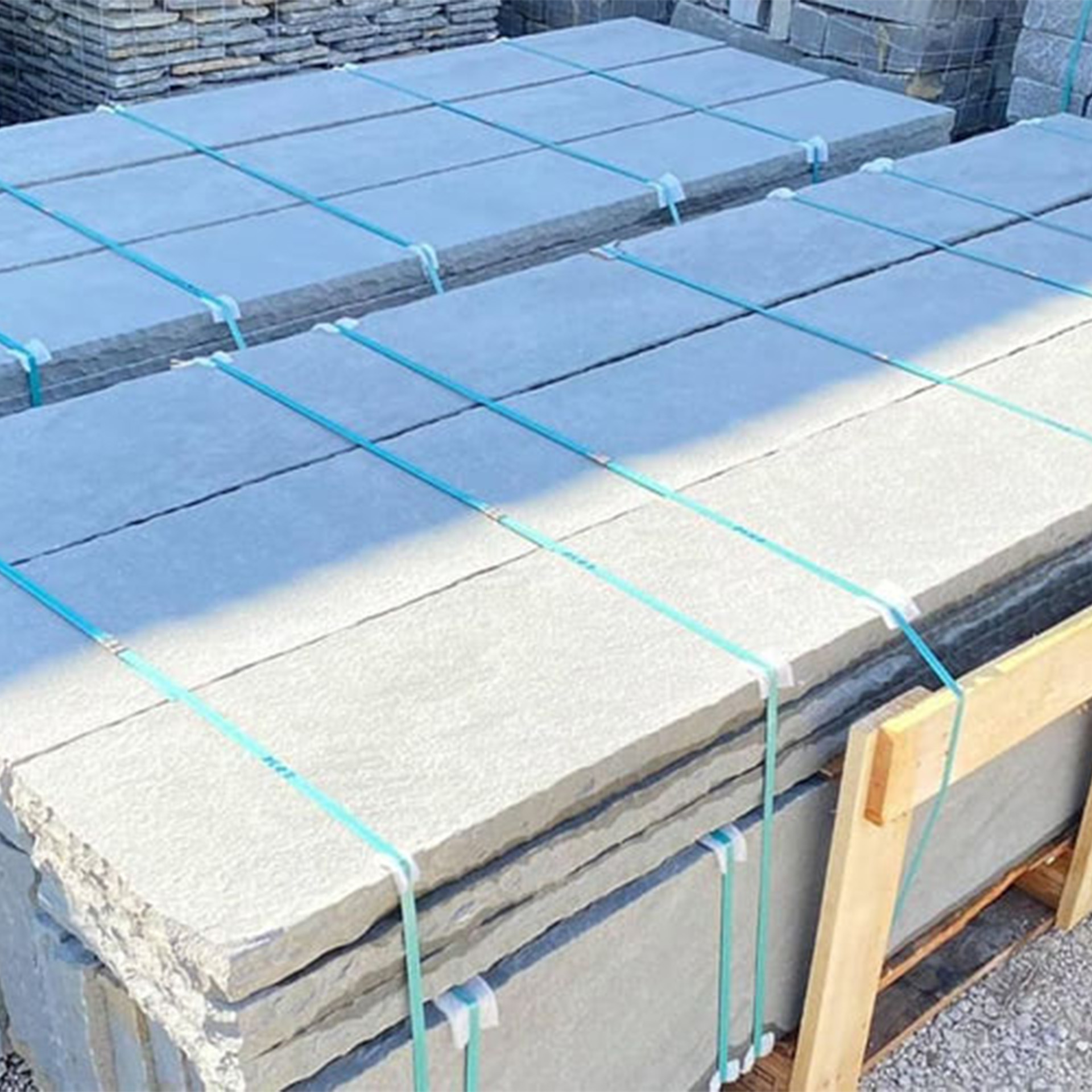 Palisaden Grau geflammt