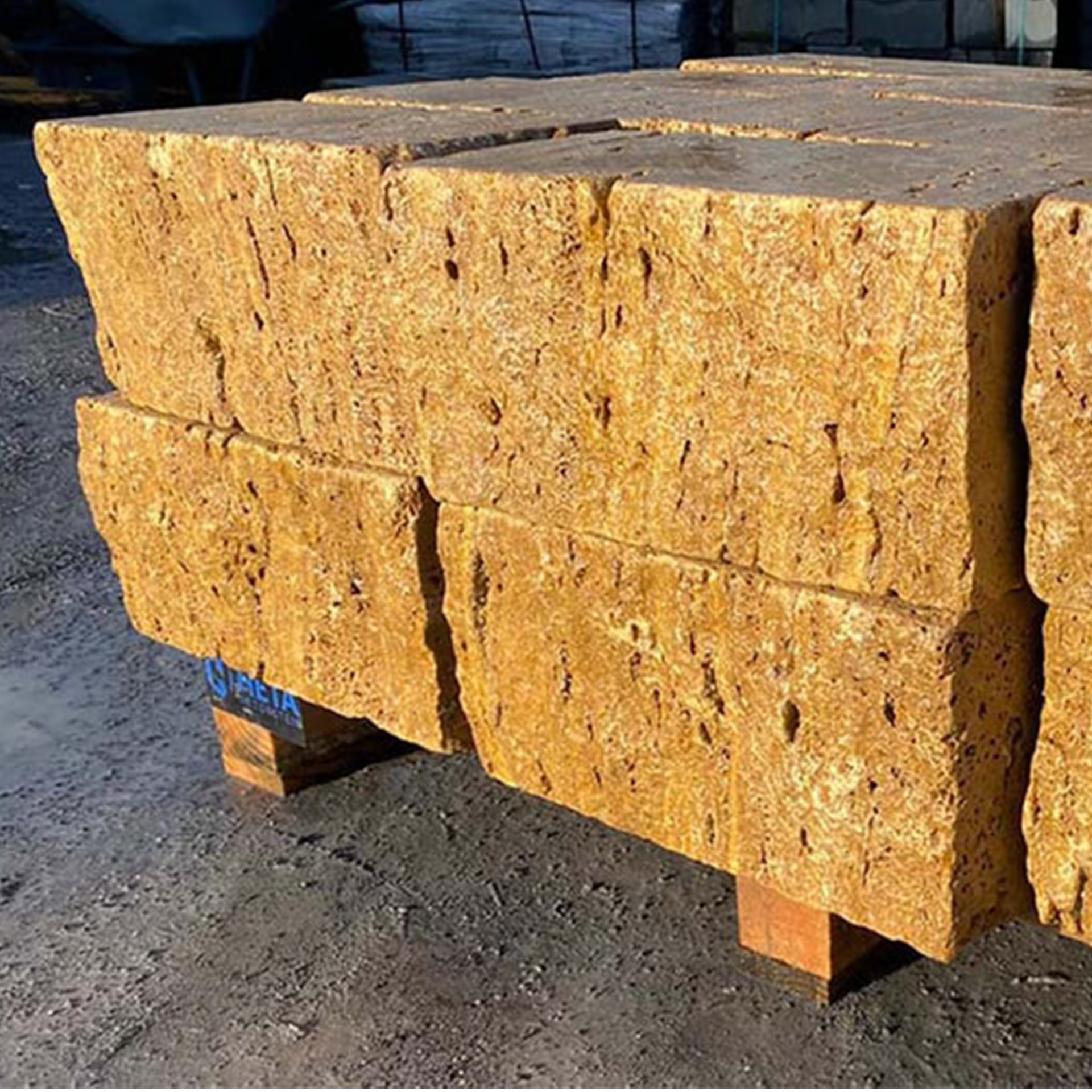 Mauersteine Gold Travertin