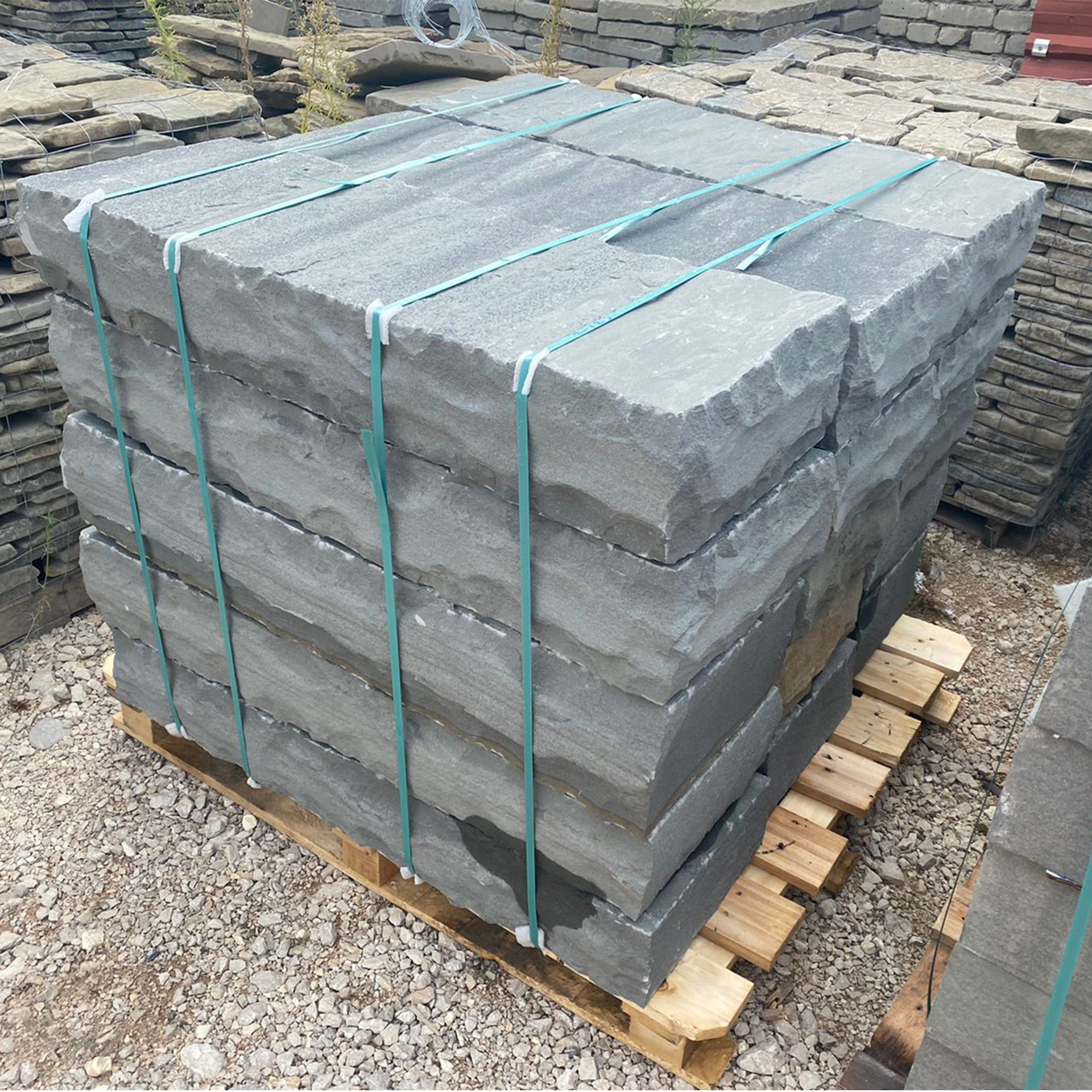 Blockstufen aus Grauwacke „Italia“