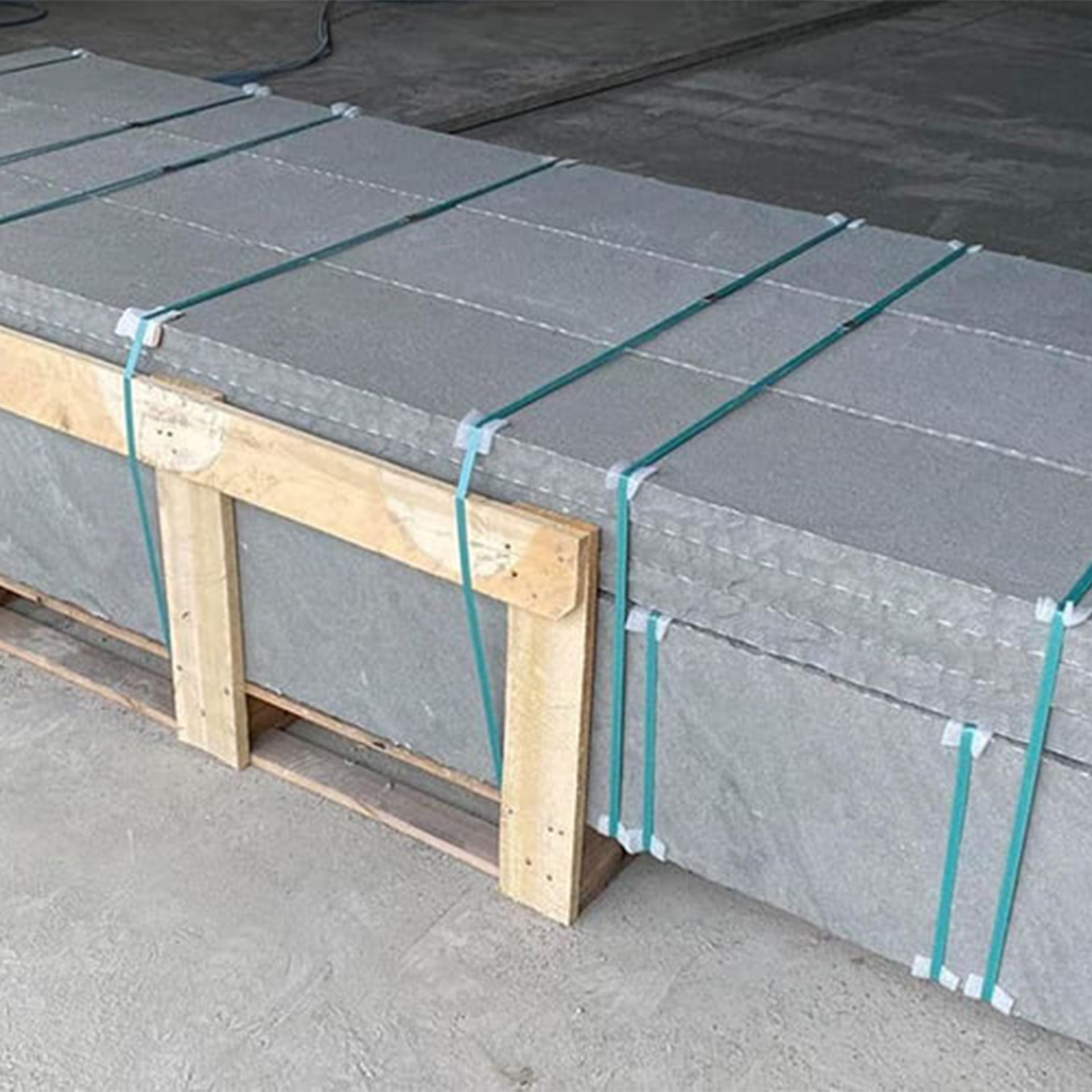 Palisaden Grau geflammt