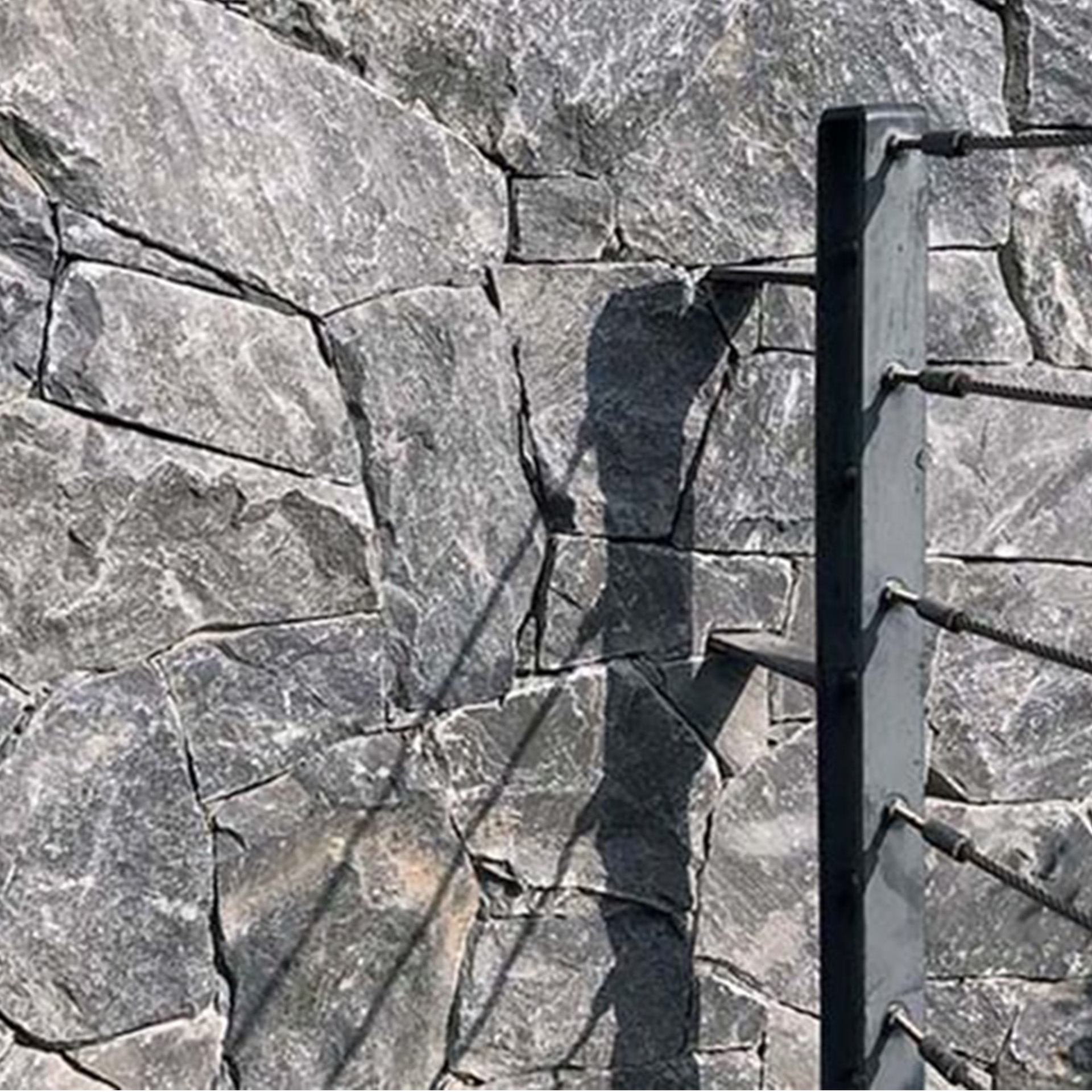 Naturstein Verblender Schwarz “Evenos”