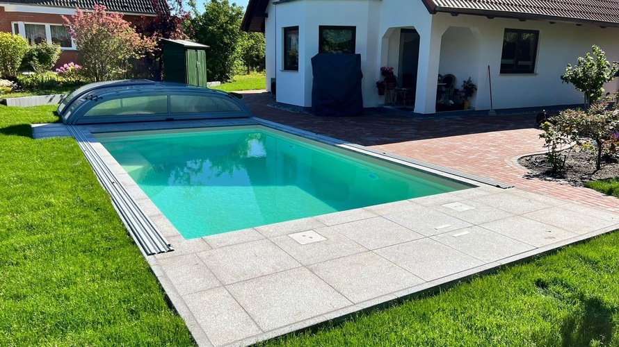 Pool auf Terrasse