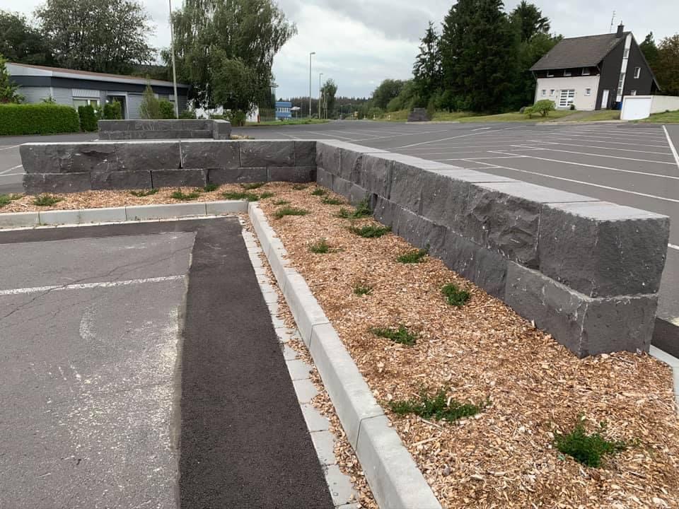 Mauersteine mit gesägten Kanten Basalt Lava